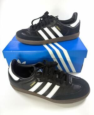 adidas Samba Black/White Low Top Lace-Up Sneakers Rubber Outsole Striped